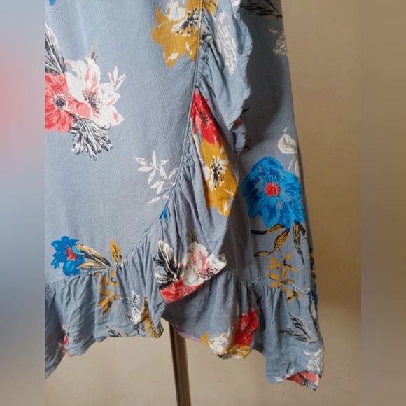 Maurices Blue Floral Ruffle Hem Halter Top Size L - Picture 6 of 11